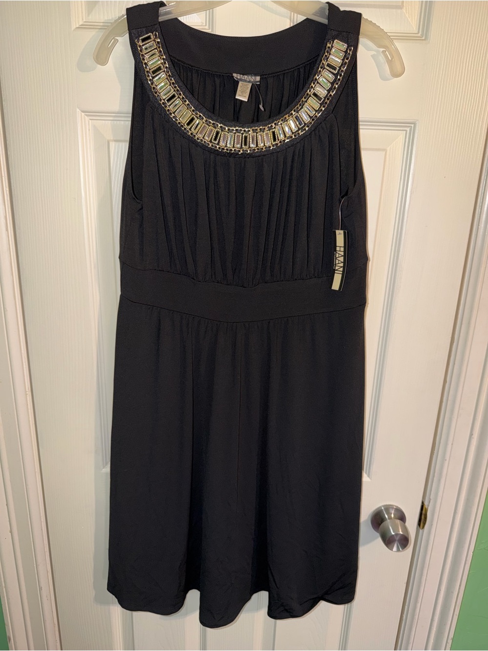 Black Embellished Neckline Sleeveless Dress - XL